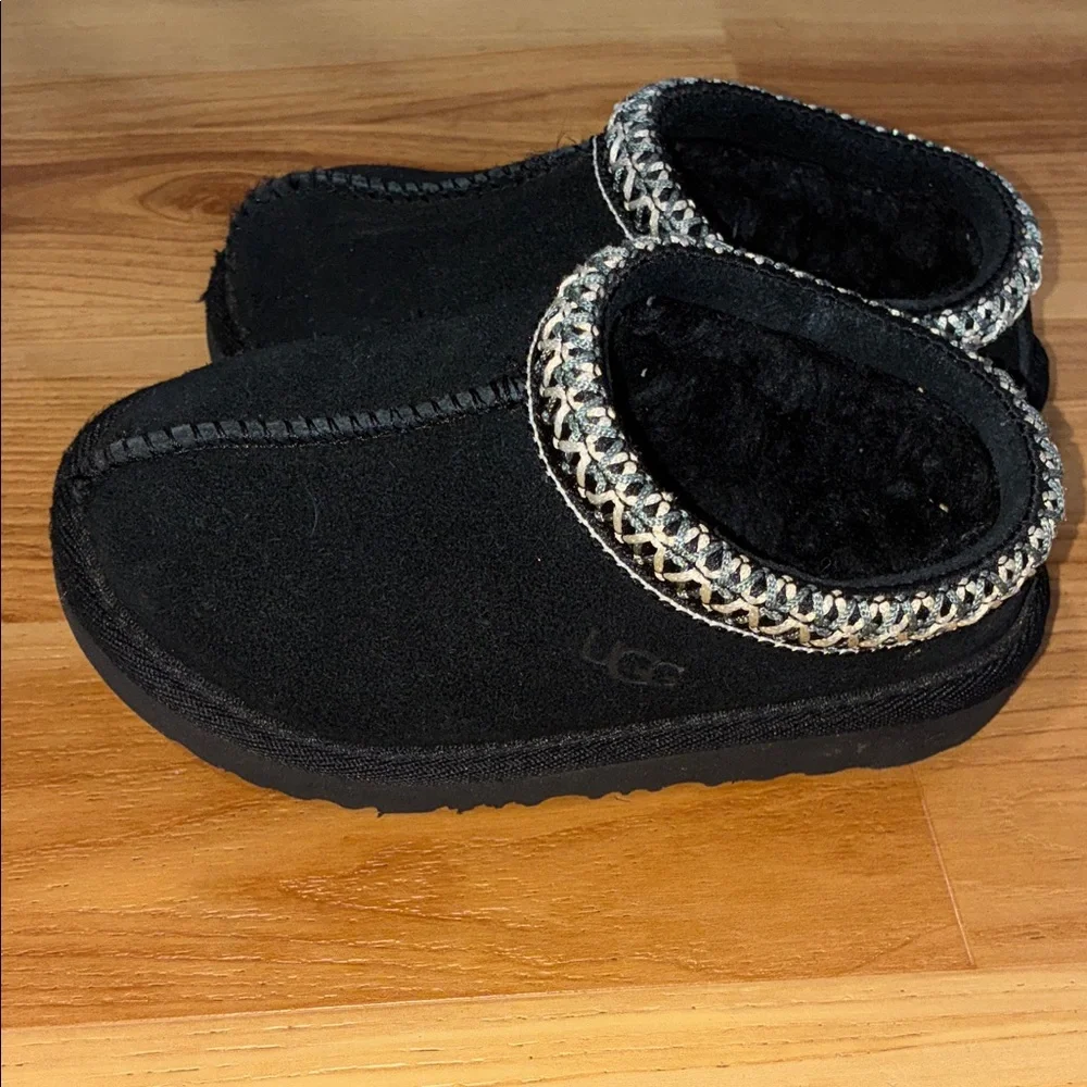 UGG Black Kids Slippers